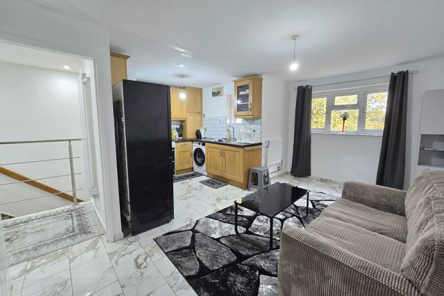 Rosslyn Close,  Hayes, UB3 2 bed maisonette for sale