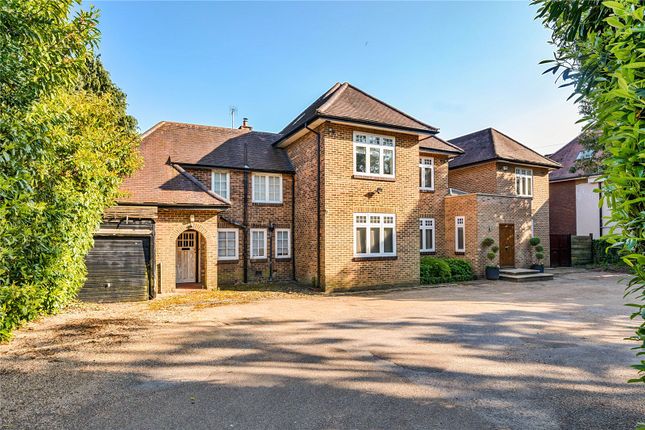 Barnet Road, Arkley, Hertfordshire, EN5 4 bed detached house for sale