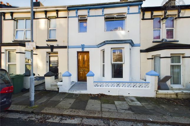 THREE STOREY PROPERTY OFFERING A REAL... 4 bed terraced house for sale