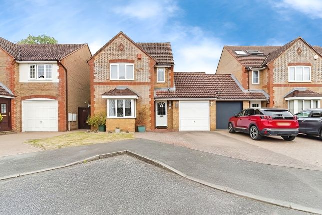 Martindale, Iver SL0 3 bed link detached house for sale