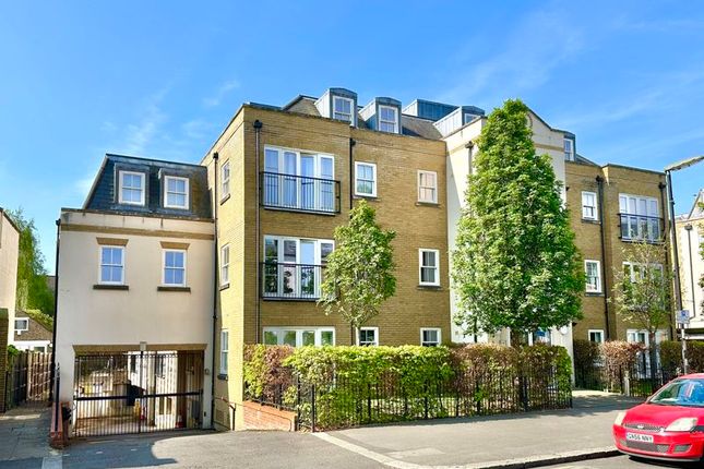 The Parade, Epsom 1 bed apartment for sale