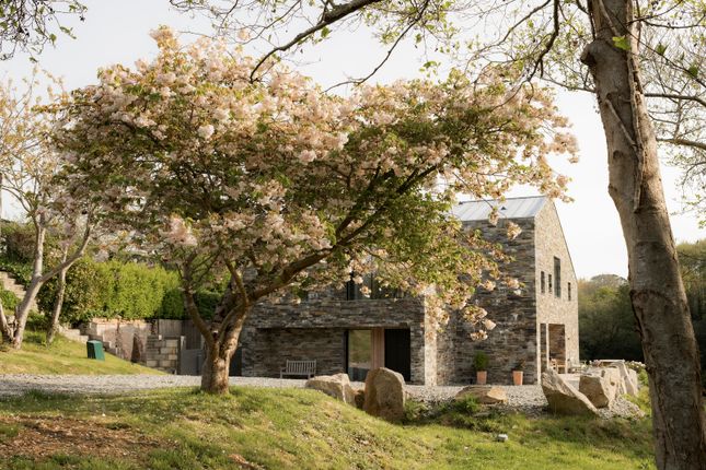 Natural Bridges, Mawgan Porth TR8 5 bed detached house for sale
