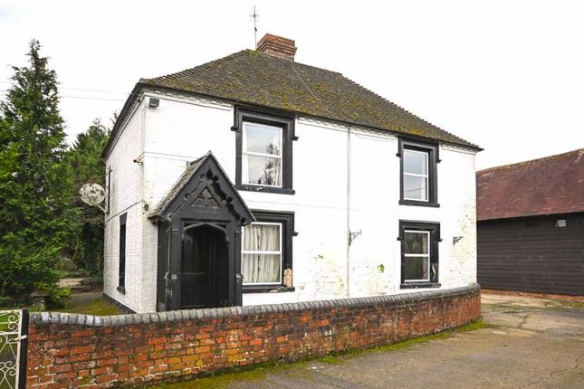 Welland Court Lane, Worcester 3 bed detached house for sale