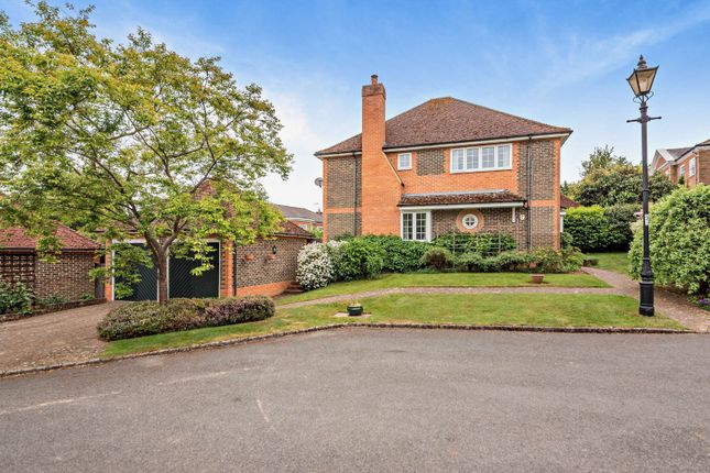 Stokes View, Pangbourne, Berkshire 4 bed detached house for sale