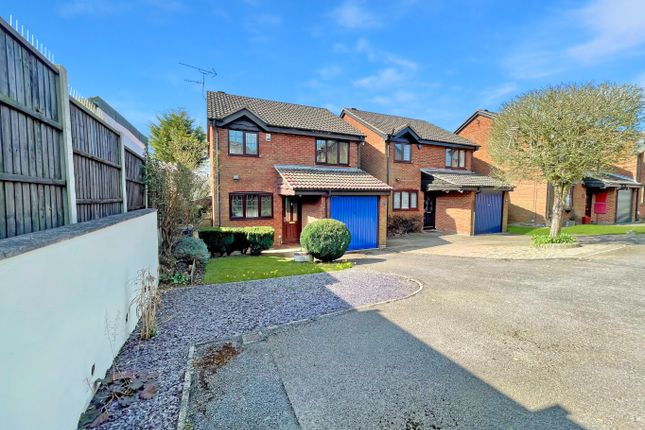 Barleyvale, Luton, Bedfordshire, LU3 4DH 3 bed detached house for sale