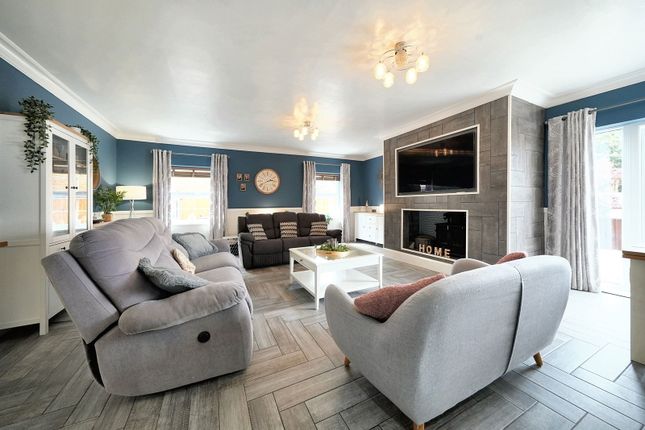 Stafford Road, Wolverhampton WV10 3 bed detached bungalow for sale