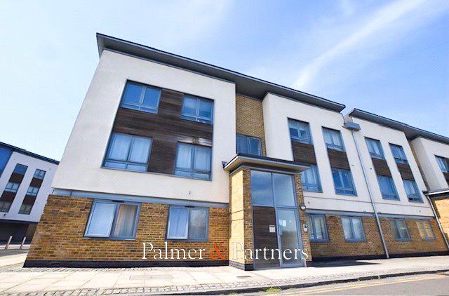 Quayside Drive, Colchester, Essex, CO2 3 bed apartment for sale