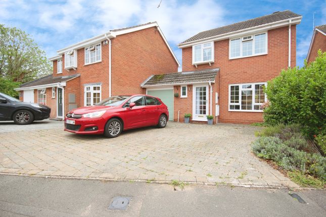 3 bedroom link detached house for sale
