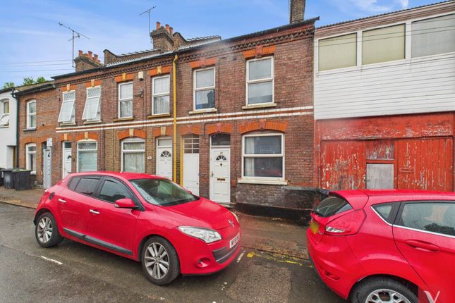 Tavistock Crescent, Luton LU1 3 bed terraced house for sale