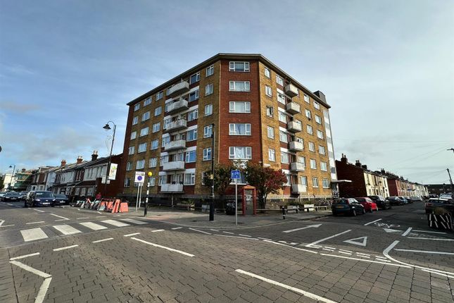 Embassy Court, Southsea 2 bed flat for sale