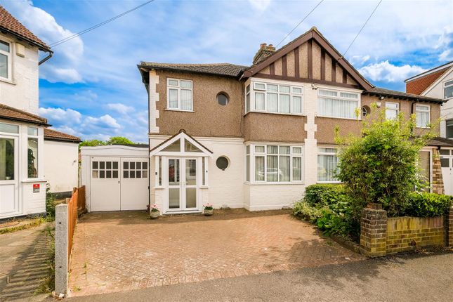 Dale View Gardens, North Chingford 3 bed semi