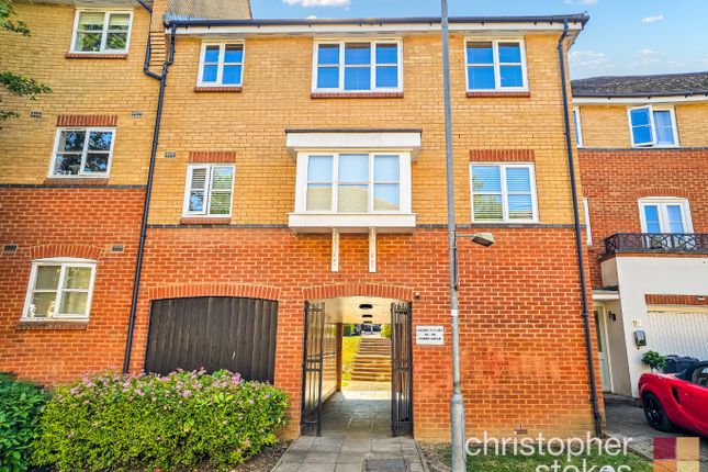 Plomer Avenue, Hoddesdon... 2 bed flat for sale