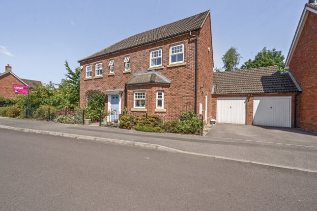 Damson Drive, Reading RG7 5 bed detached house for sale