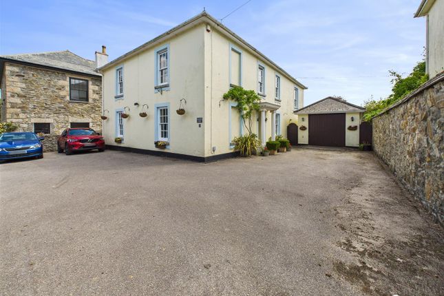 6 bedroom detached house for sale