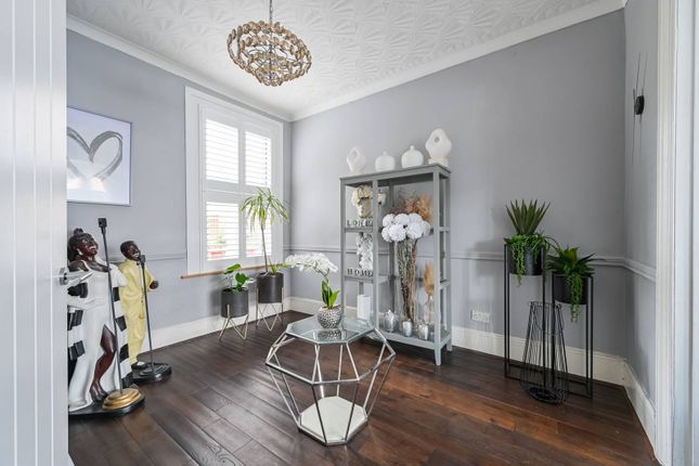 Markhouse Road, Walthamstow, London, E17 3 bed terraced house for sale