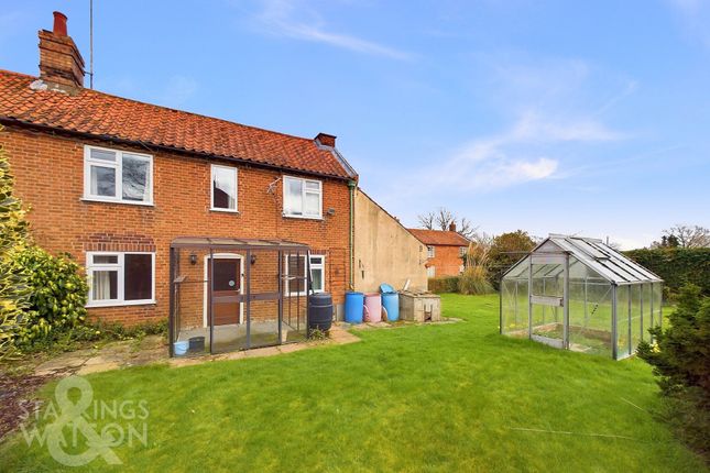 High Bungay Road, Norwich NR14 2 bed cottage for sale