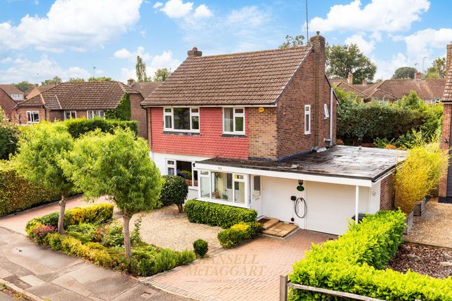 The Meadow, Crawley RH10 3 bed detached house for sale