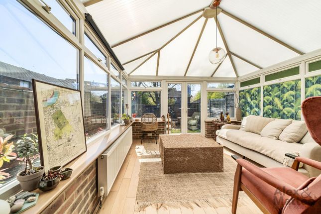Fishermans Drive, Canada Water, SE16 2 bed end of terrace house for sale