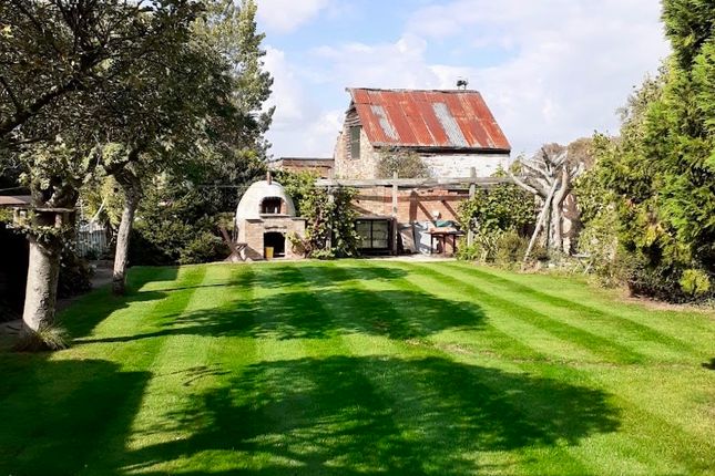 5 bedroom semi-detached house for sale