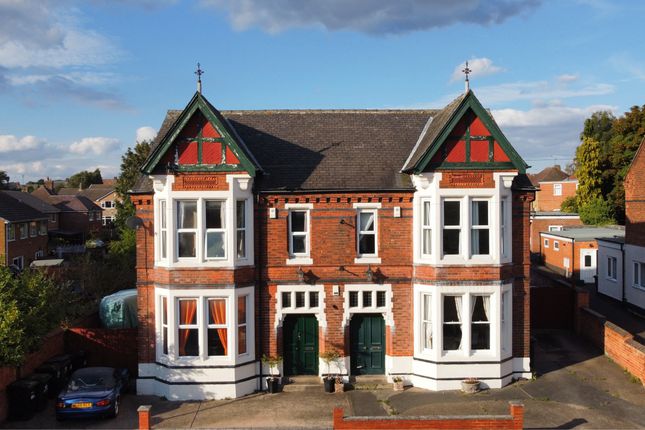 5 bed semi-detached house