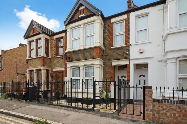 Chadwell Heath, Romford RM6 3 bed terraced house for sale