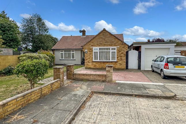 Oakcroft Gardens, Littlehampton BN17 2 bed detached bungalow for sale