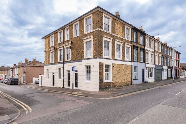 Marine Parade, Sheerness ME12 2 bed end of terrace house for sale