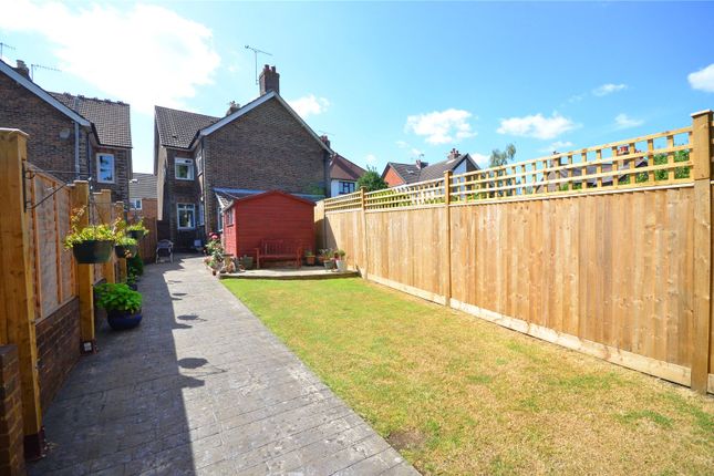 East Grinstead, West Sussex, RH19 3 bed semi