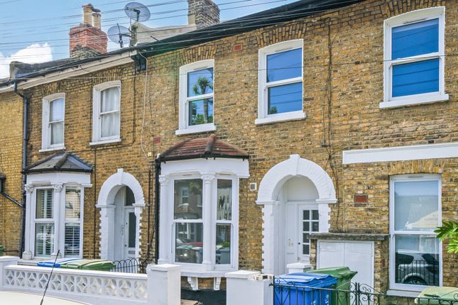 Kimberley Avenue, London 3 bed apartment for sale