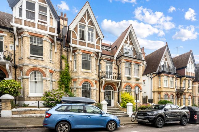 Cambridge Road, Hove, East Sussex, BN3 2 bed flat for sale