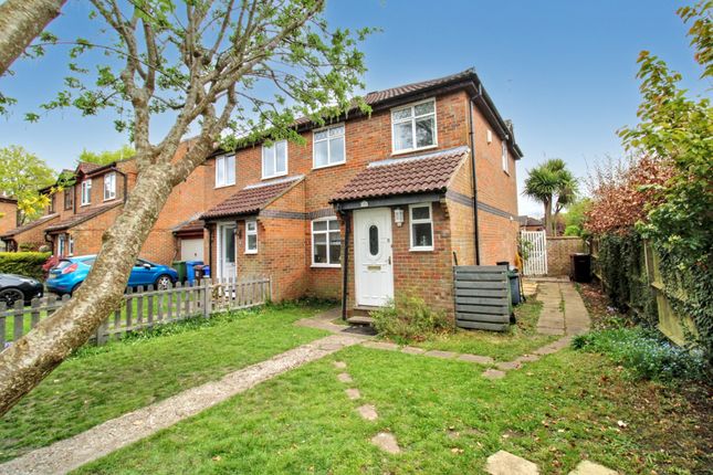 Maskell Way,  Farnborough, GU14 3 bed semi