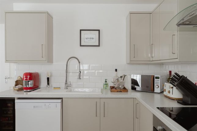 Beckett Road, Coulsdon CR5 2 bed apartment for sale