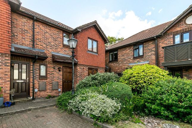 Alpine View, Carshalton, Surrey, SM5 2 bed terraced house for sale
