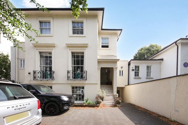 Wellington Road, St John's Wood, London 3 bed flat for sale