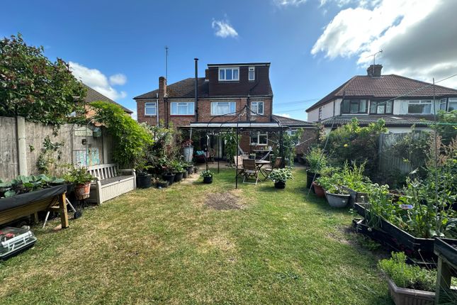 Brandreth Avenue, Dunstable LU5 4 bed semi