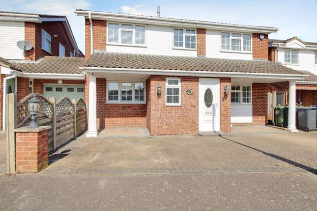 Walnut Close, Blunham Village MK44 4 bed detached house for sale
