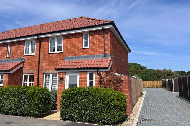 Roe Lane, Aylesham, Canterbury, Kent... 3 bed semi