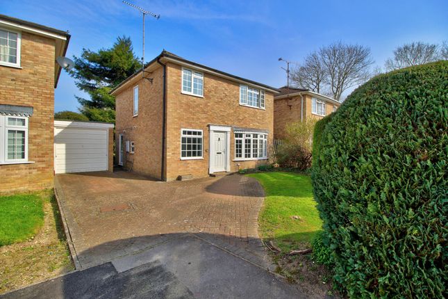 Wokingham RG40 4 bed detached house for sale