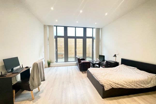 Studio flat for sale