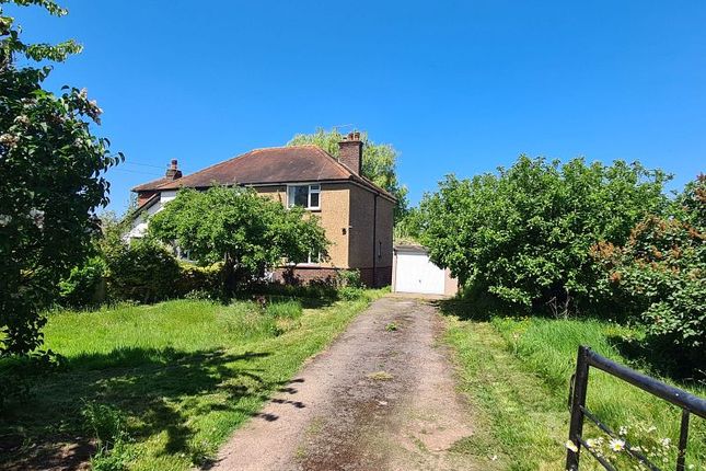 River Lane, Leatherhead KT22 3 bed semi