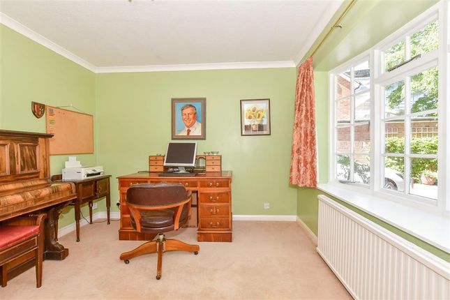 4 bed detached house