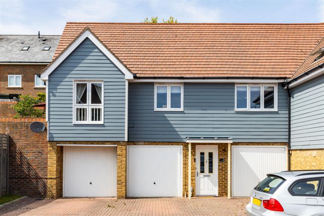 Robertson Drive, Haywards Heath 2 bed coach house for sale