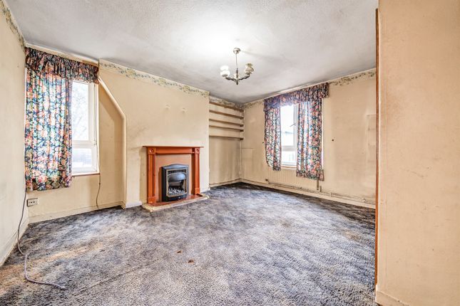 3 bedroom flat for sale