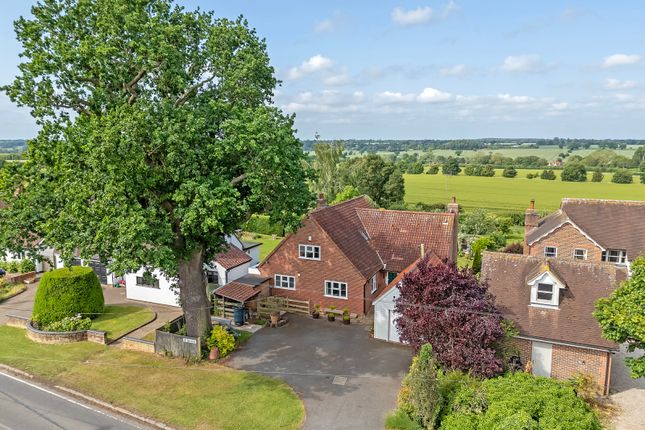 Chelmsford Road, Felsted, CM6 3 bed detached house for sale