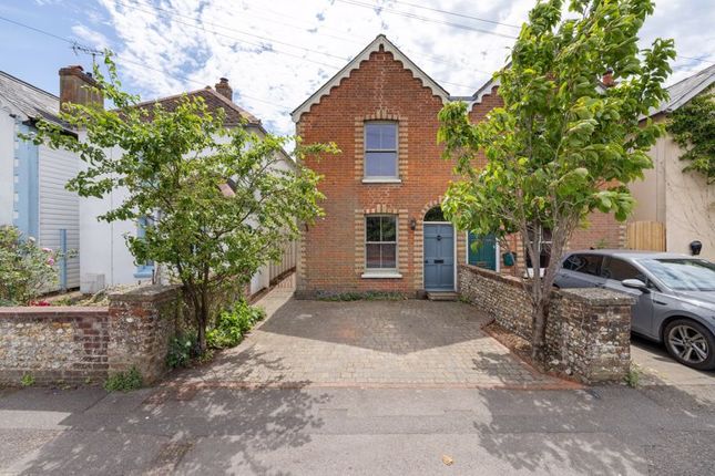 2 bedroom semi-detached house for sale