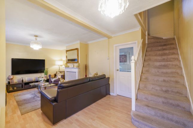 Meadfield, Edgware 3 bed terraced house for sale