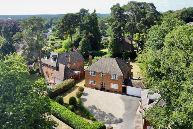 Heatherdale Road, Surrey GU15 4 bed detached house for sale