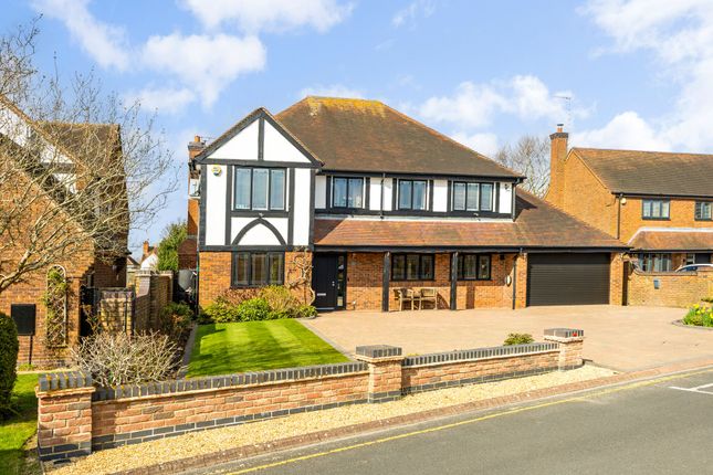 5 bed detached house
