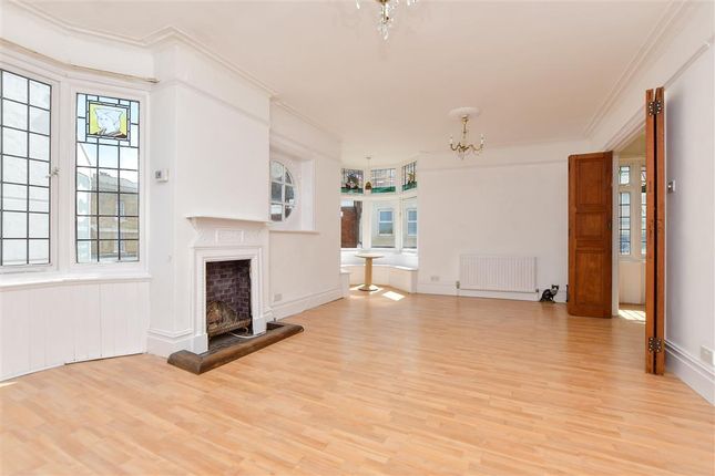 2 bed flat