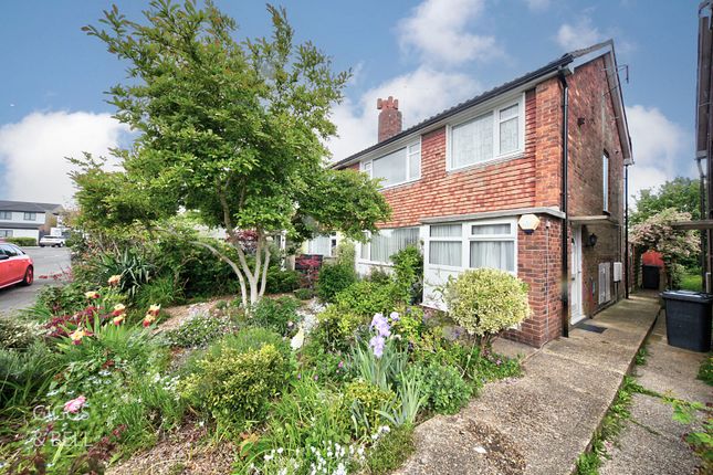 Fair Oak Drive, Luton, Bedfordshire, LU2 2 bed maisonette for sale